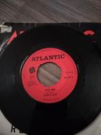 Sonny & Cher - Little Man / Monday vinyl single, Ophalen of Verzenden, Gebruikt, Pop