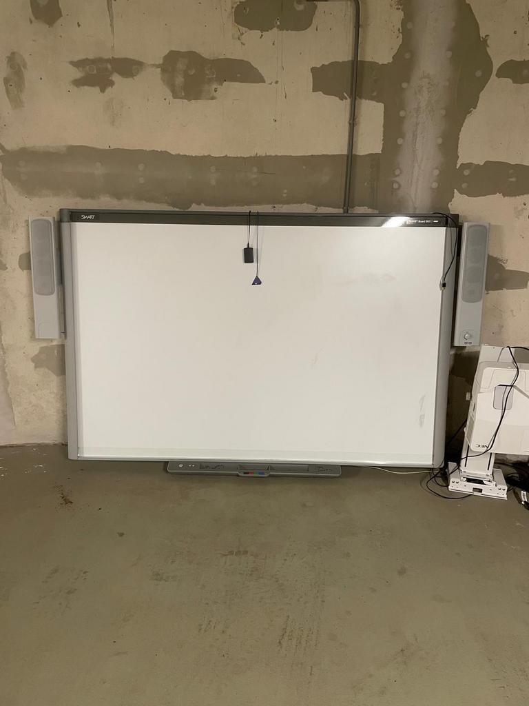 Beamer met scherm incl geluid werkt goed, Ophalen of Verzenden, Zo goed als nieuw