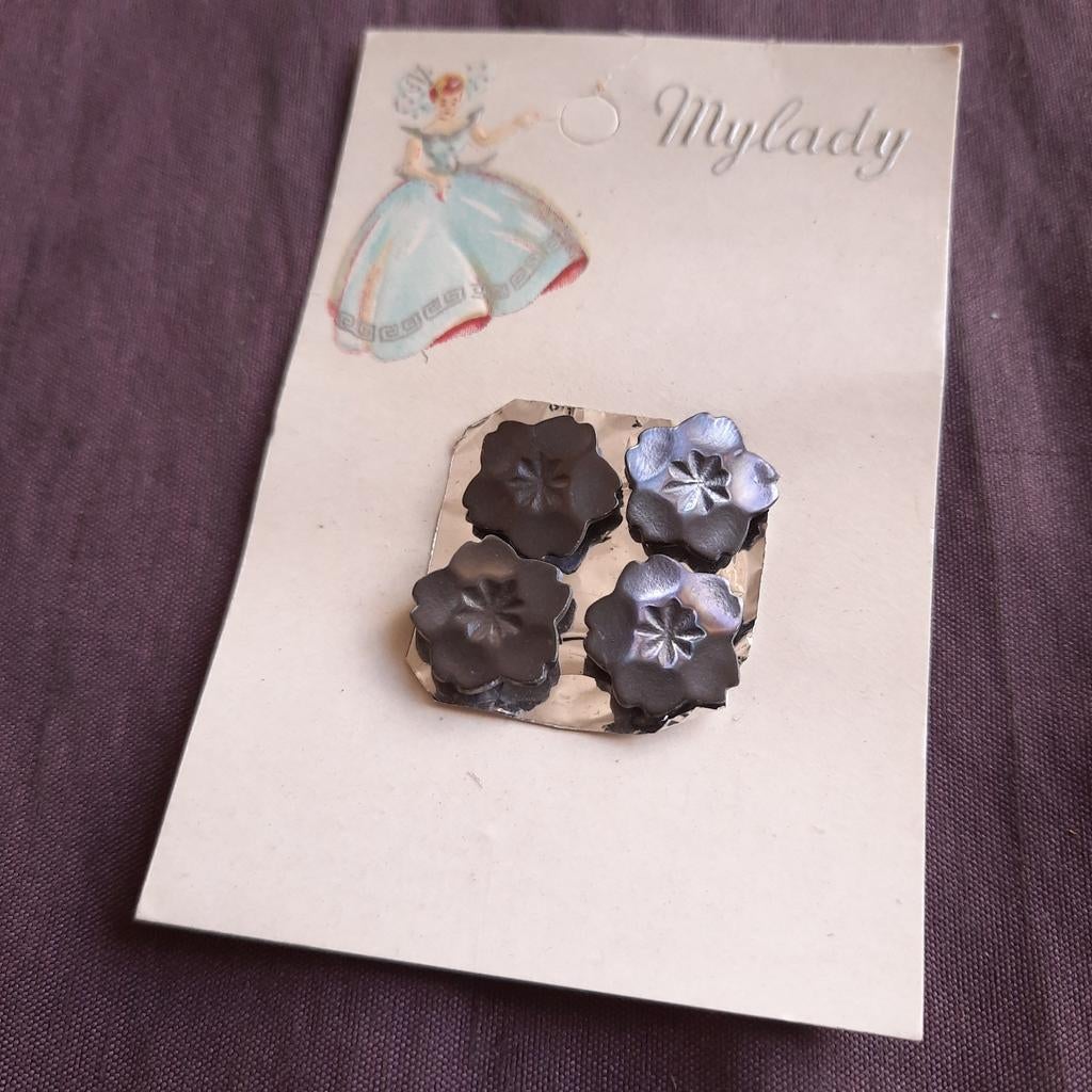 Vintage Kaartje Mylady met Vier Bloem Knoopjes