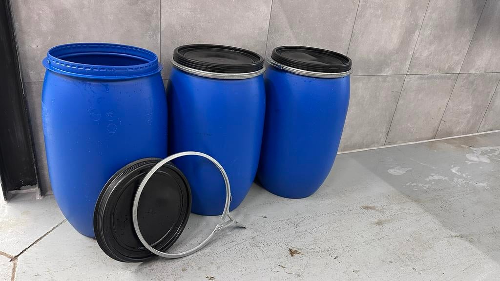 Regenton 100 liter schoon met dksel en klemring., 75 tot 150 liter, Ophalen, Zo goed als nieuw