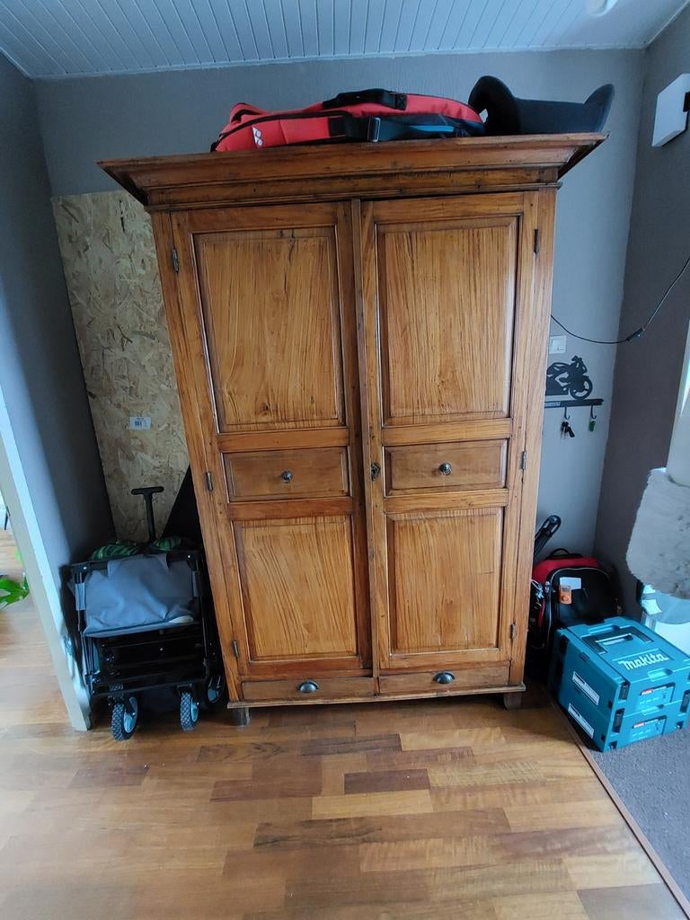 Gratis: Prachtige antieke houten kast, Antiek en Kunst, Antiek | Meubels | Kasten, Ophalen