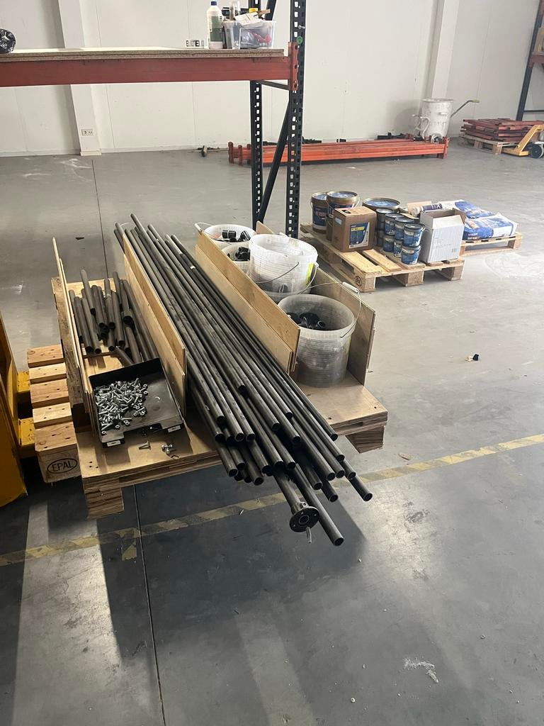 Zwarte Steigerbuizen 28mm met Koppelingen - Bijna Nieuw, Ophalen