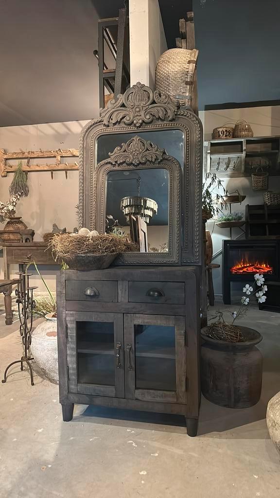 Sobere houten kastje uit india, Antiek en Kunst, Curiosa en Brocante, Ophalen of Verzenden