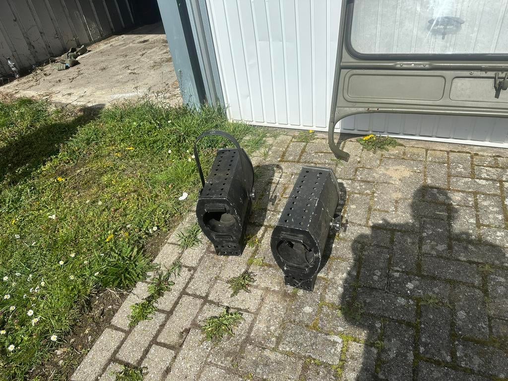 Industriele vintage theaterspots, Ophalen