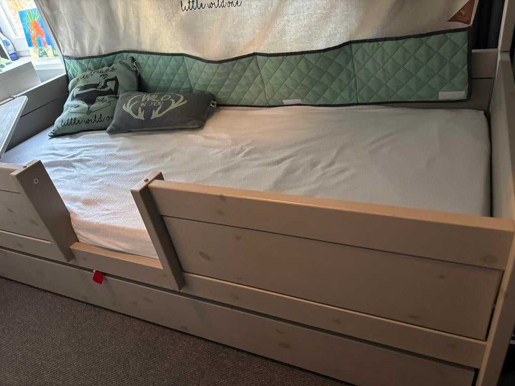 Lifetime eenpersoonsbed met hoekplank, matras en lattenbodem, Ophalen, 85 tot 100 cm, Zo goed als nieuw, Lattenbodem