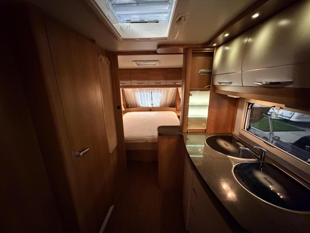 Hobby Excellent 560 UFF Vrijst. Bed. Luxe uitvoer, Caravans en Kamperen, Caravans, Ringverwarming, Rondzit, Hobby, Bedrijf
