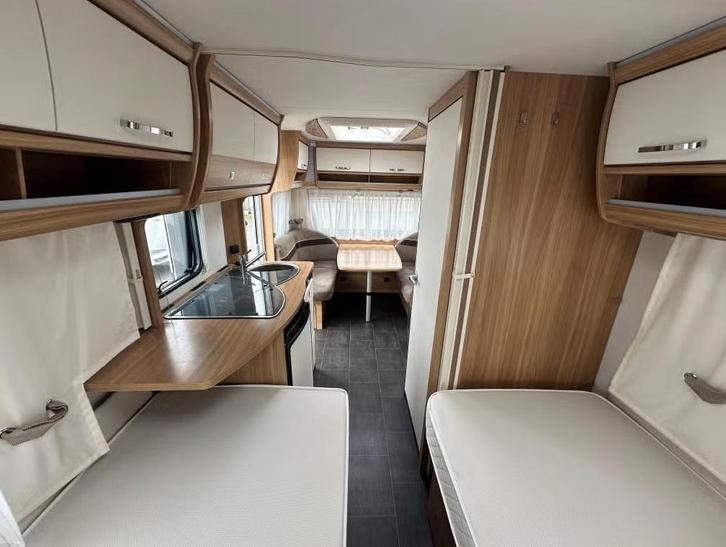 Te Koop Dethleffs 470 ER, Caravans en Kamperen, Caravans, Particulier, tot en met 4, 1000 - 1250 kg, Treinzit, Dethleffs, 2 aparte bedden