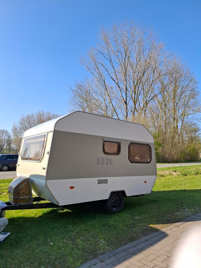Wilk CI Sport 360 caravan + opblaasluifel | Kampeerklaar, Caravans en Kamperen, Omvormbare zithoek, Koelkast, Treinzit, Particulier