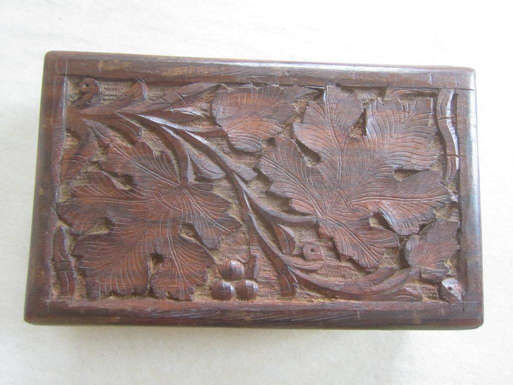 houtsnijwerk uitgestoken hout kistje decoratief, Houtsnijwerk, Minder dan 20 cm, Ophalen of Verzenden, Handgemaakt