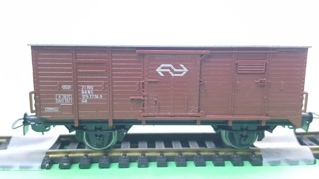 Piko H0 NS 127B gesloten goederen wagon 1960, Gebruikt, Gelijkstroom, Wagon, NS