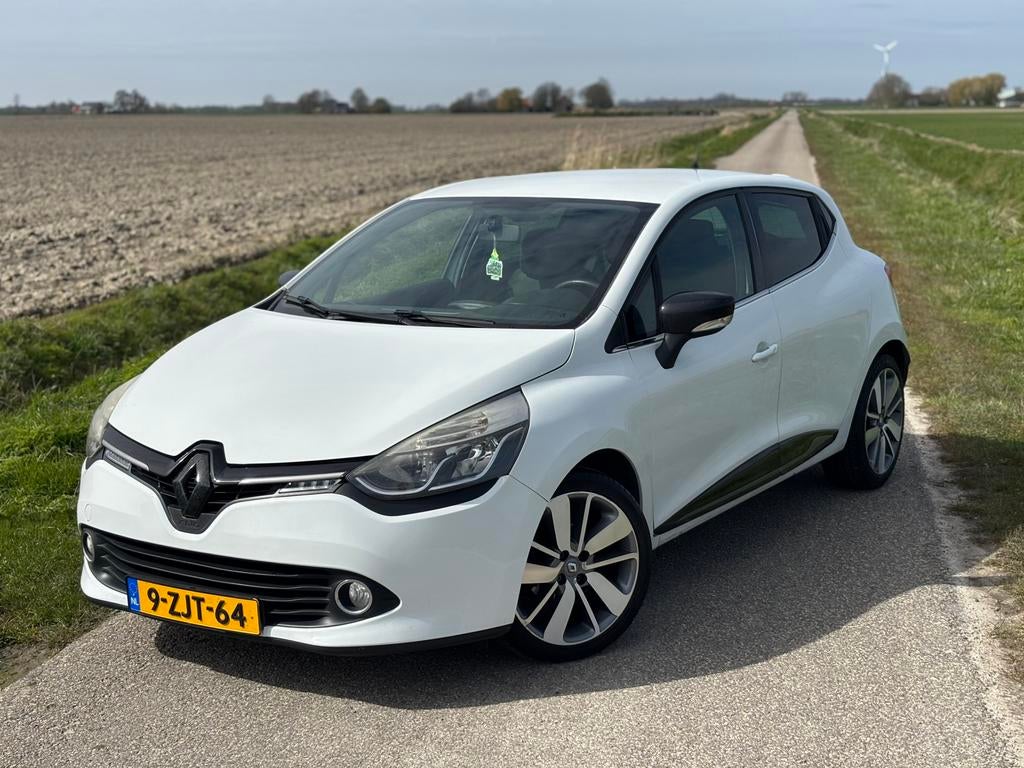 Renault Clio 1.5 DCI 2015 | Boekjes | Cruise | Navi | Airco, Auto's, Voorwielaandrijving, 4 cilinders, 96 €/maand, Wit