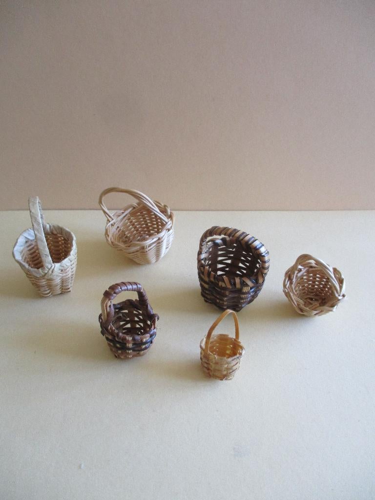 poppenhuis verschillende mandjes 1 koop, Verzamelen, Poppenhuizen en Toebehoren, Ophalen of Verzenden, Zo goed als nieuw, Decoratie