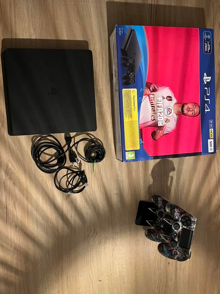 PlayStation 4 + 2 Controllers – 500GB – In Goede Staat, Spelcomputers en Games, Games | Sony PlayStation 4, 2 spelers, Ophalen