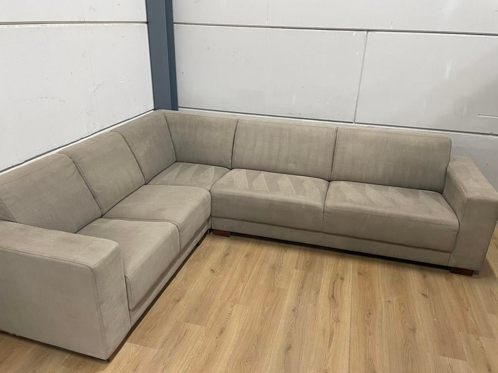 Mooie luxe suede beige hoekbank - GEREINIGD!!!, Huis en Inrichting, Banken | Bankstellen, Ophalen, 250 tot 300 cm, Luxe, Hoekbank