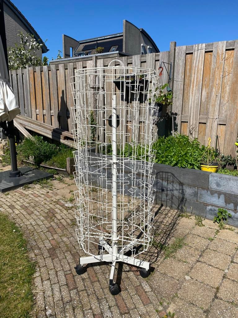 Draaibaar kaartenrek op wielen, Ophalen, Gebruikt