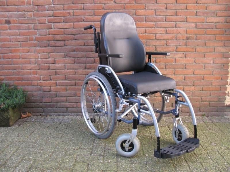 Excel luxe rolstoel 65cm arm en druksteunen zijn verstelbaar, Diversen, Rolstoelen, Ophalen of Verzenden, Inklapbaar, Zo goed als nieuw