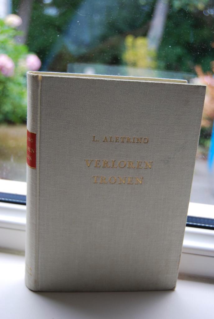 Verloren tronen, Boeken, Oorlog en Militair, Gelezen, Voor 1940, Ophalen of Verzenden