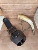 Grote koeienbel leren band + koeienhoorn/ vikinghoorn toeter, Antiek en Kunst, Curiosa en Brocante, Ophalen of Verzenden