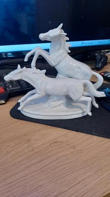 Vintage beeld paarden   beschikbaar voor biedingen