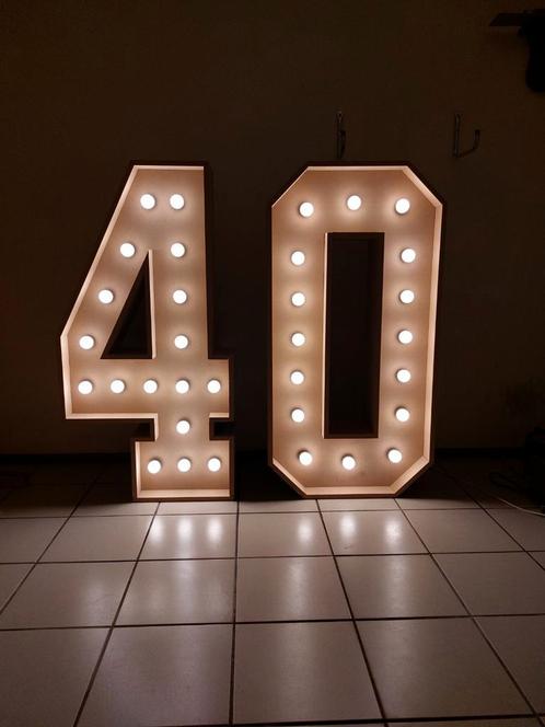 Grootste lichtcijfers te huur #40 (andere cijfers mogelijk), Hobby en Vrije tijd, Feestartikelen | Verhuur, Zo goed als nieuw