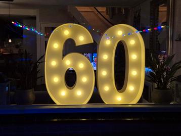 Lichtcijfers / leeftijd/cijfer / 60 jaar beschikbaar voor biedingen