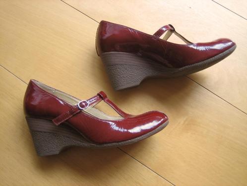 Comfortabele rode lakpumps met sleehak CLARKS 38 snazzeys, Kleding | Dames, Schoenen, Nieuw, Pumps, Rood, Verzenden