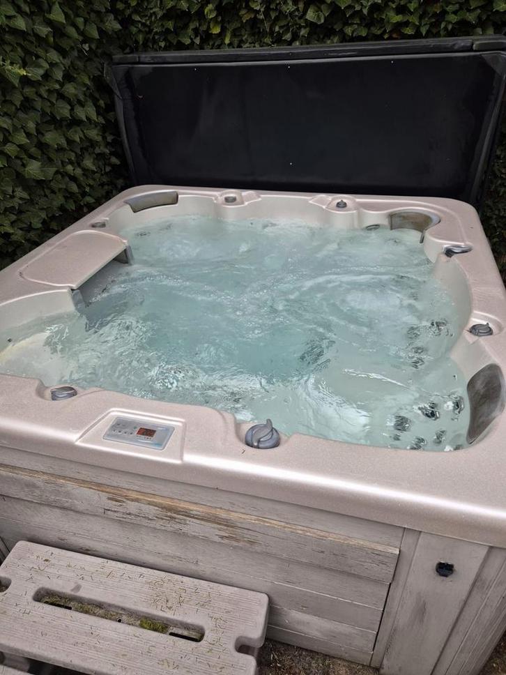 Jacuzzi 5 persoons, Tuin en Terras, Bubbelbaden en Hottubs, Gebruikt, Vast, Afdekzeil, Pomp, Trap, Ophalen