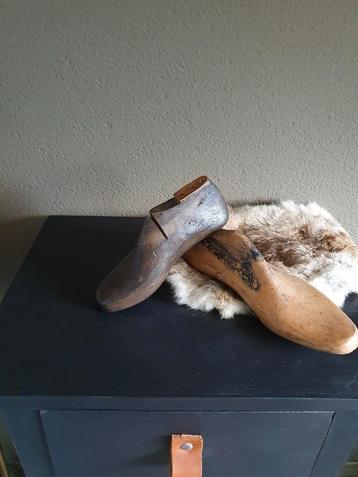 Stoer landelijk hout schoenmal  beschikbaar voor biedingen