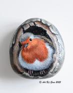 Nieuwsgierig roodborstje geschilderd op een mooie steen, Antiek en Kunst, Ophalen of Verzenden