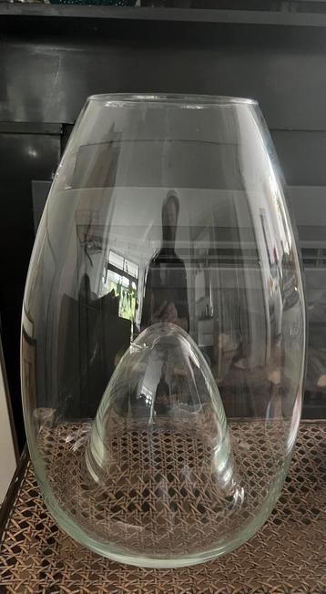 Grote prachtige vaas,Glasopject, ongeveer 45cm hoog 28cm b! beschikbaar voor biedingen