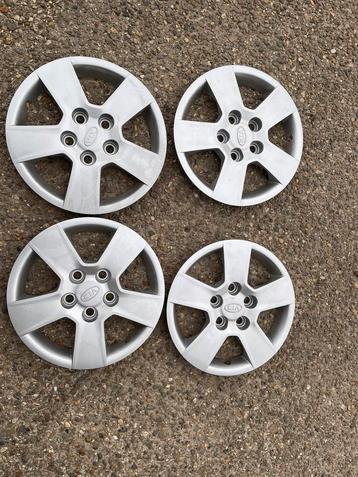 Wieldoppen kia 15 inch 5 gaats beschikbaar voor biedingen