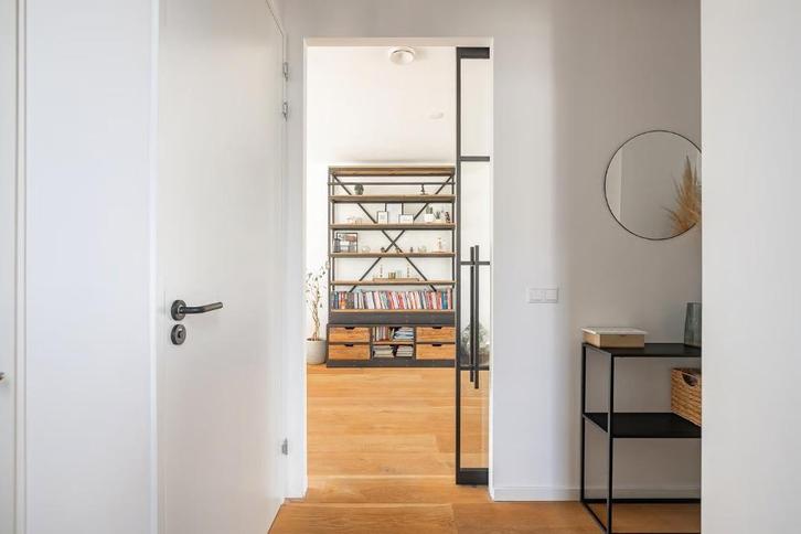 Industriële kast (met ladder), Huis en Inrichting, Kasten | Stellingkasten, Zo goed als nieuw, Ophalen