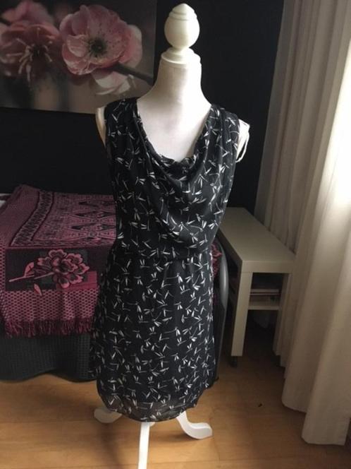 zomerse (laagjes) jurk Nieuw, Kleding | Dames, Jurken, Nieuw, Maat 38/40 (M), Zwart, Onder de knie, Verzenden