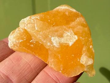 Oranje Calciet uit Mexico mineralen beschikbaar voor biedingen