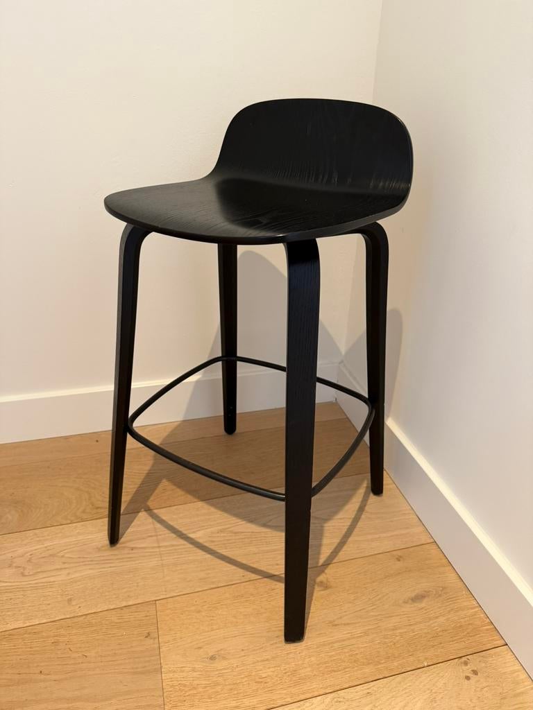 3x Muuto Visu barkruk 65cm zwart hout, Huis en Inrichting, Barkrukken, Ophalen, 60 tot 90 cm, Zo goed als nieuw, 1 kruk