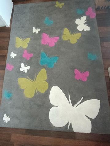 Tapijt met vlinders beschikbaar voor biedingen