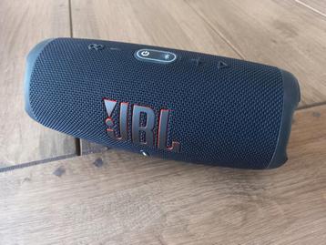 PRACHTIGE JBL CHARGE 5 beschikbaar voor biedingen