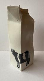 Houdijn Beekhuis  porcelein melkpak met koe, Ophalen of Verzenden