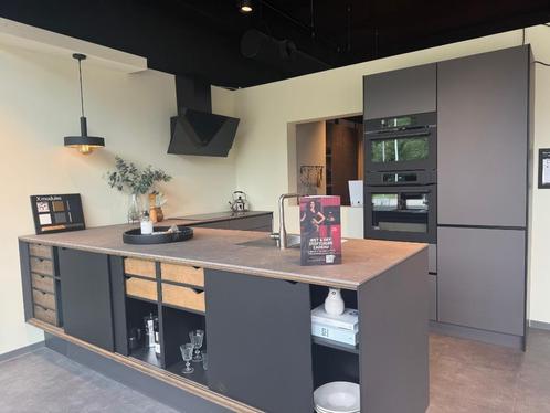 KVIK showroom keuken - Prato, Huis en Inrichting, Keuken | Complete keukens, Nieuw, Overige typen, Grijs, Kunststof, Greeploos