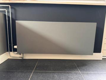 Jago Strada | Low-H2O radiator | 2081 W | Wandmodel beschikbaar voor biedingen