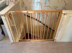 Verstelbare houten traphekje, Ophalen, 100 tot 115 cm, Zo goed als nieuw, Schroefhekje