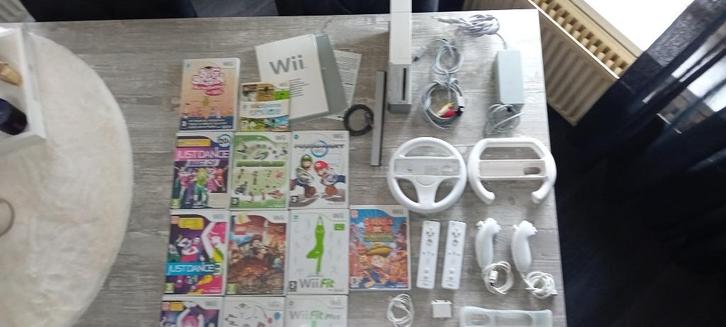 Nintendo wii met spellen en meer, Spelcomputers en Games, Spelcomputers | Nintendo Wii, Gebruikt, Met 2 controllers, Met games
