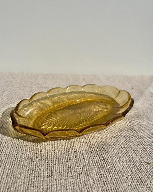 Vintage belgisch schaaltje van geel persglas, Antiek en Kunst, Antiek | Glas en Kristal, Ophalen of Verzenden