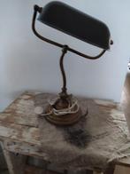 Zware zwarte notarislamp, Ophalen