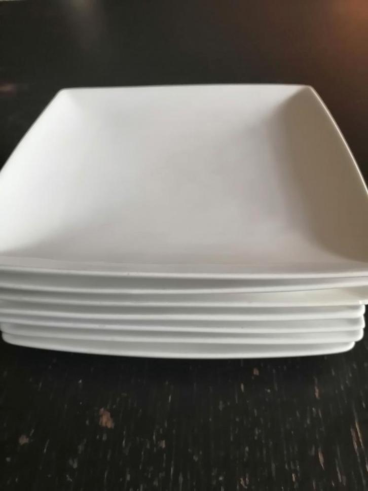 Yong China vierkante ontbijtbord 7 stuks, Huis en Inrichting, Keuken | Servies, Zo goed als nieuw, Bord(en), Effen, Porselein