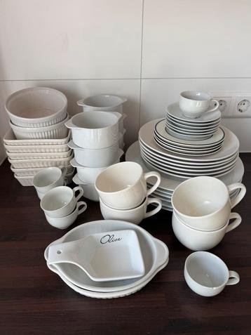 Diverse wit servies 45 stuks - borden schalen kopjes kommen beschikbaar voor biedingen