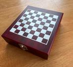 Schaakspel met wijnaccessoires in houten kist, Een of twee spelers, Ophalen of Verzenden, Nieuw, Reisspel