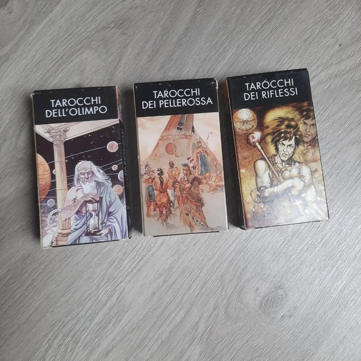 Lo scarabeo tarotkaarten 3 sets tarot kaarten 30 euro, Boeken, Esoterie en Spiritualiteit, Zo goed als nieuw, Overige typen, Tarot of Kaarten leggen