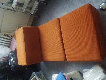 Unieke Vintage Corduroy Ribcord Bijenkorf Stoel / slaapbank beschikbaar voor biedingen