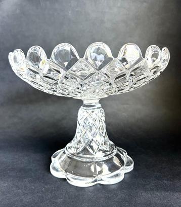 Baccarat kristal grote schaal op voet 21cm hoog beschikbaar voor biedingen
